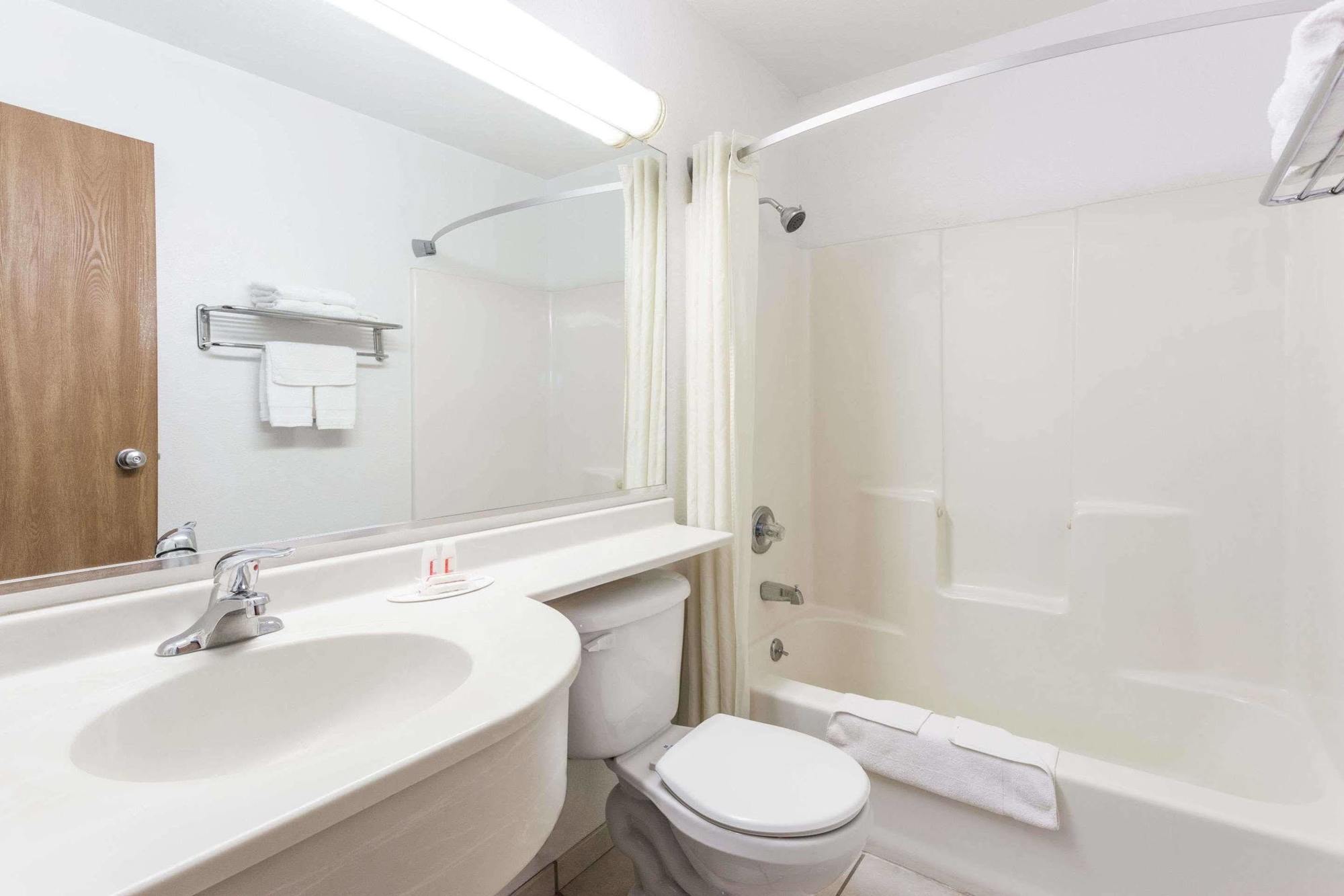 ซูเปอร์ 8 บาย วินด์แฮม ฟอร์ตมอร์แกน Hotel ฟอร์ทมอร์แกน ภายนอก รูปภาพ